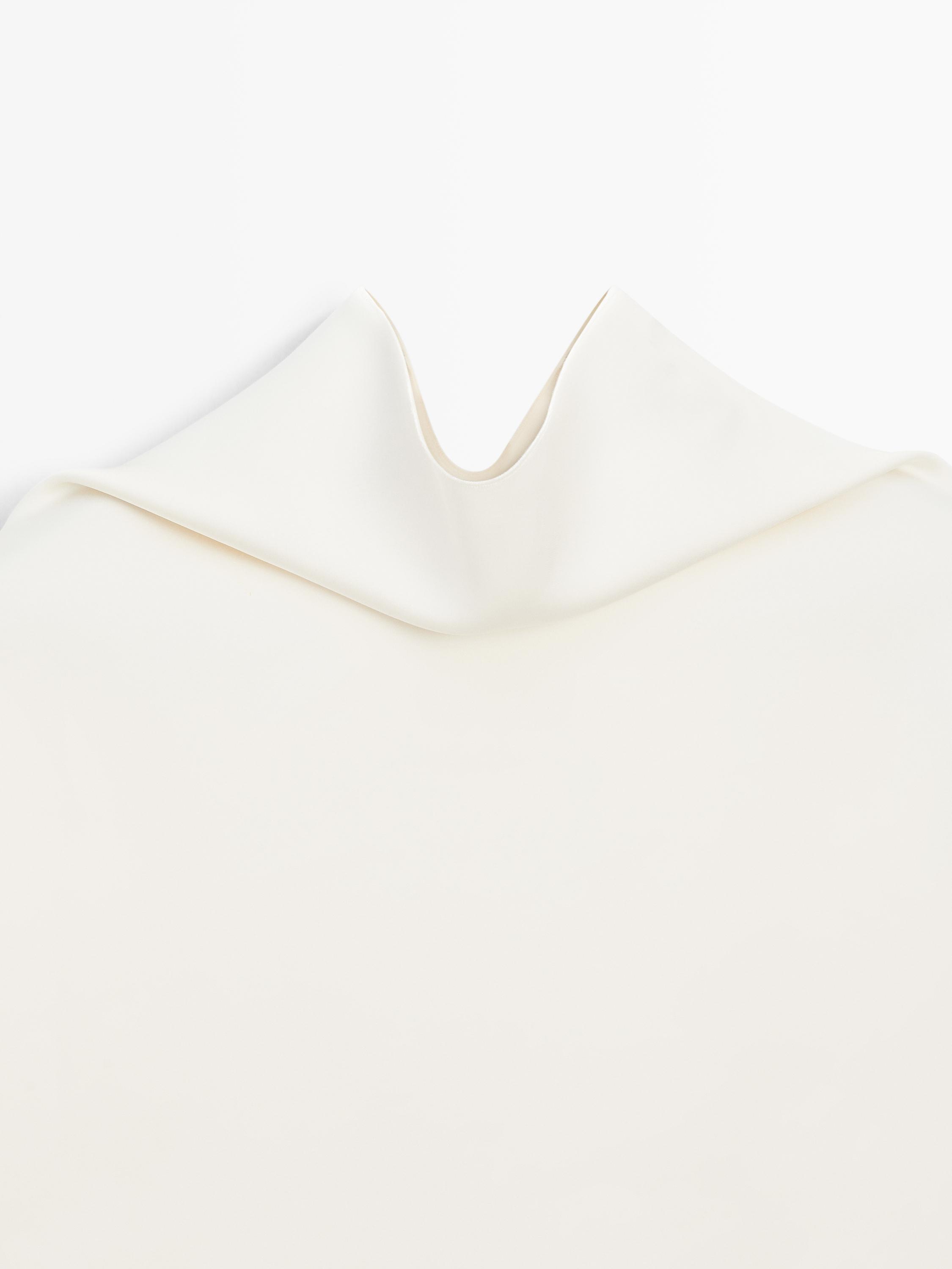 Flowing V-neck top - STUDIO